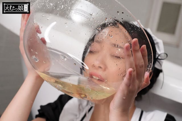ガチおしっこ24人 合計12452ml 笑顔でごくごくご褒美喉奥飲尿娘 二葉エマ 6