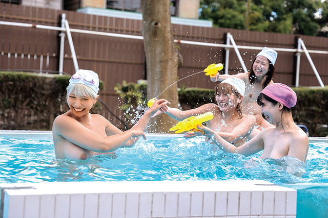 全裸通学の村 平然と学生生活を謳歌する一人の女子生徒を丸裸にするべく、記者として僕は密着した。 乙アリス 8