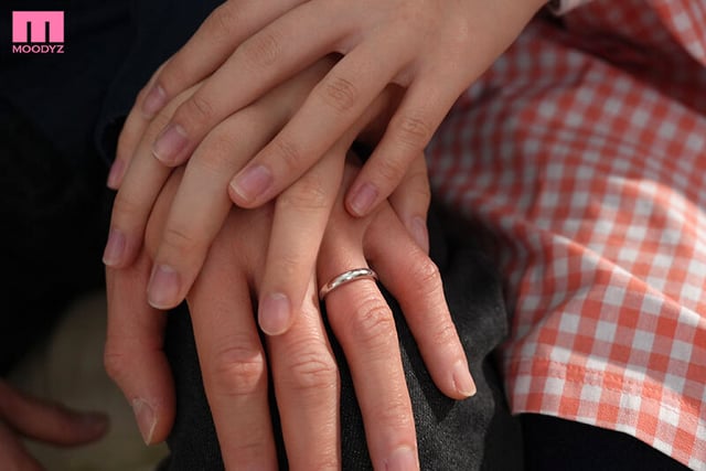 「私は2番目でもイイですよ」妻子が実家帰省中に、乳デカ保母さんの誘いに負けて始まる仮ソメ同棲不倫中出し1週間 彩月七緒 20