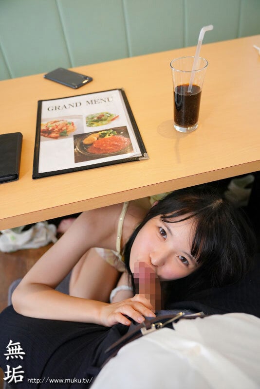 くそ生意気なメスガキJ○に「おじさんサラリーマンとしては三流だけどチ○ポだけは一流だね。」と罵られながらも SEXだけは褒めてもらえてチ○ポマシーンとして使われる俺。 希咲那奈 2