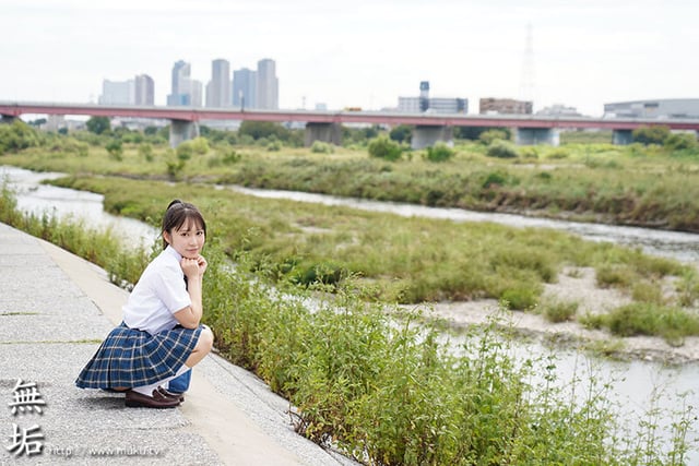 純粋無垢。 無垢史上最高レベル。10年に1人の逸材美少女AVデビュー 咲月ひな 1