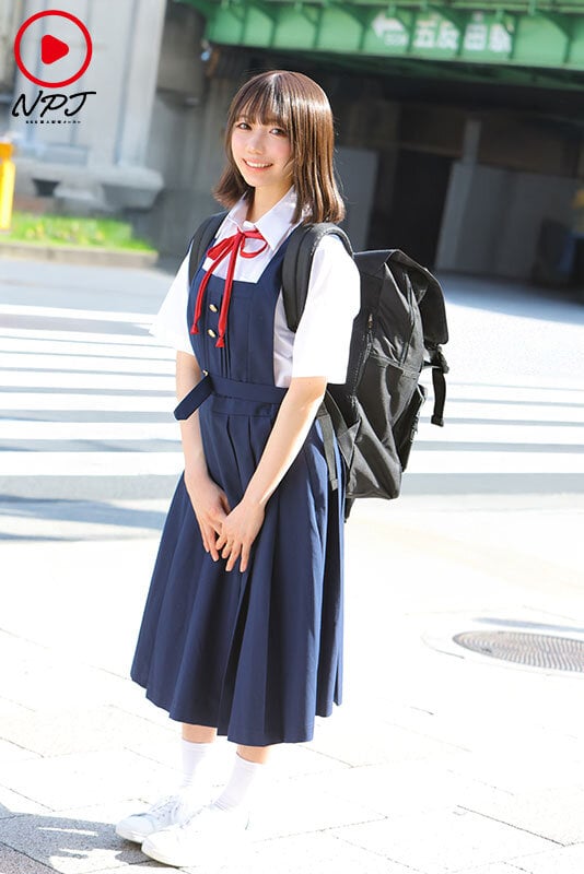 修学旅行で来ていた微乳J●を自由時間の2時間、ハメまくった（笑） ネットで知り合った初対面のおじさんにリアルで会ったが最後。断り切れなくて、中出しまでされてしまった無垢女子。 ゆな 1