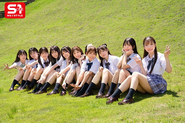 ‘みんなが思う’ 日本一かわいい女子●生、集めました! 制服着たままエッチしよう 1