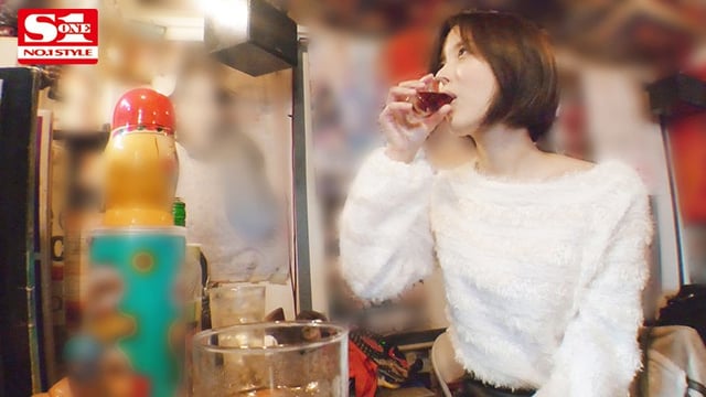 酔わせたら9割9分ヤレる女 ~酒入ると下半身ゆるゆるパンチラしっぱなしオンナと朝までSEX~ 葵つかさ 2