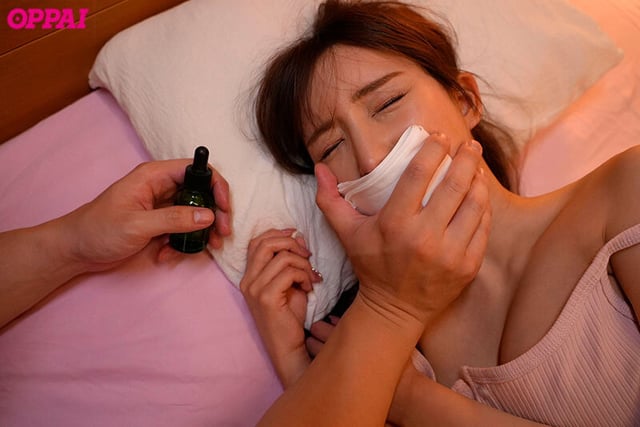 ひと回りも年の離れた出来のいい義妹に片思いして10年。 ある日彼氏ができたと知った俺は、嫉妬のあまり睡眠薬を盛って毎晩中出し昏●レ×プをし続けていた…。 楪カレン 3