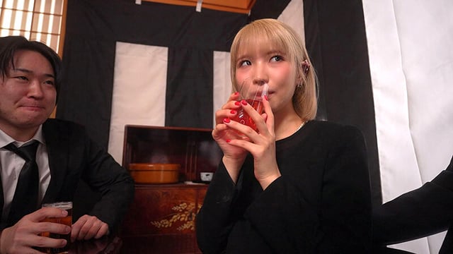 元カレの法事に派手髪で現れた不謹慎な金髪喪服ギャルを散々飲ませて泥●輪●レ●プ 希咲那奈 8