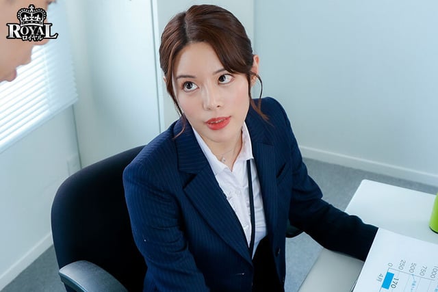 普段は厳しいのに二人きりになると…微笑んでチ○ポを欲しがる甘痴女上司 都月るいさ 1