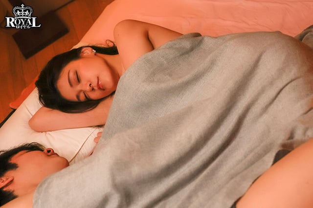 隣人ガチャUR確定演出。隣に引っ越してきたのはノーブラ乳首ポッチの巨乳お姉さん。 橘メアリー 11