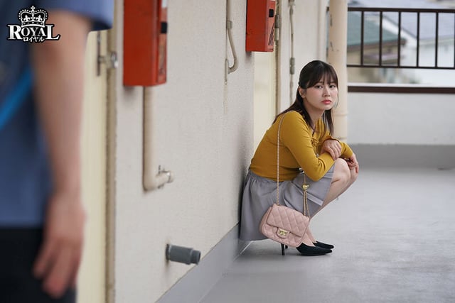 毎日泊まりに来る彼氏持ちの女友達から無自覚に誘惑され、勇気を出せず生殺し状態になった僕。 鳳みゆ 16