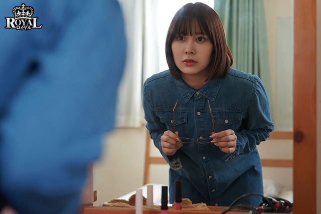 僕の姉は地味で控えめですが、眼鏡を外すと、絶世の美女で我慢できず迫ったら素股からの生挿入で初中出しをさせてくれました。 鳳みゆ 3