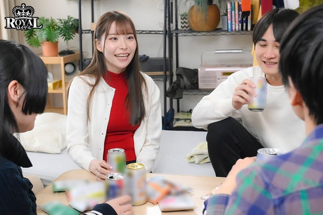 毎日泊まりに来る彼氏持ちの女友達から無自覚に誘惑され、勇気を出せず生殺し状態になった僕。 笹倉彩 8