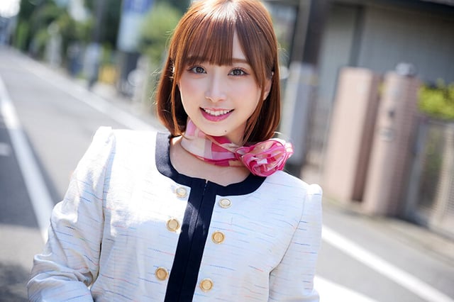 街で働くかわいい女の子をガチナンパ＆その場でガチ本番交渉！真面目そうに見える制服系お姉さん！なんか普通に仕事してます感出てますがエロオーラ全開のムンムンビームの方が溢れ出てますよ！ 6