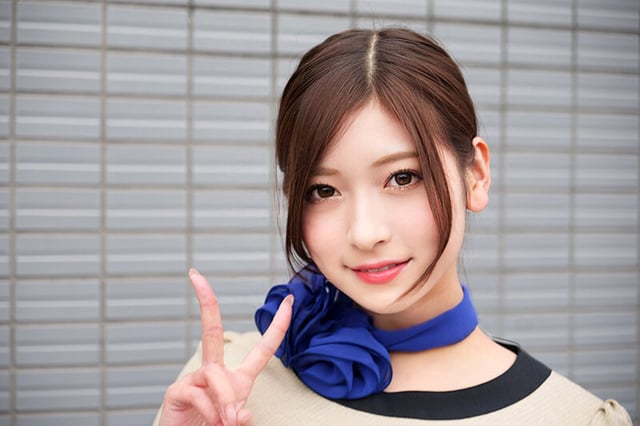 街で働くかわいい女の子をガチナンパ＆その場でガチ本番交渉！真面目そうに見える制服系お姉さん！なんか普通に仕事してます感出てますがエロオーラ全開のムンムンビームの方が溢れ出てますよ！ 7