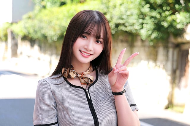 街で働くかわいい女の子をガチナンパ＆その場でガチ本番交渉！真面目そうに見える制服系お姉さん！なんか普通に仕事してます感出てますがエロオーラ全開のムンムンビームの方が溢れ出てますよ！ 8