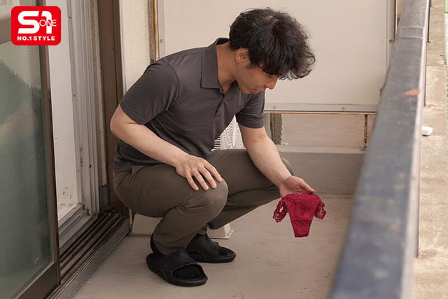 風で飛んできた下着を返しにいくたびに 谷間丸出しで微笑んでくる隣人のLカップお姉さん 鷲尾めい 1