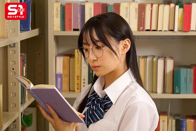 無口で大人しい女生徒になら何しても許してくれるっしょ。教師の俺は陰キャ可愛い図書委員を犯●てイカせまくった。 新木希空 2