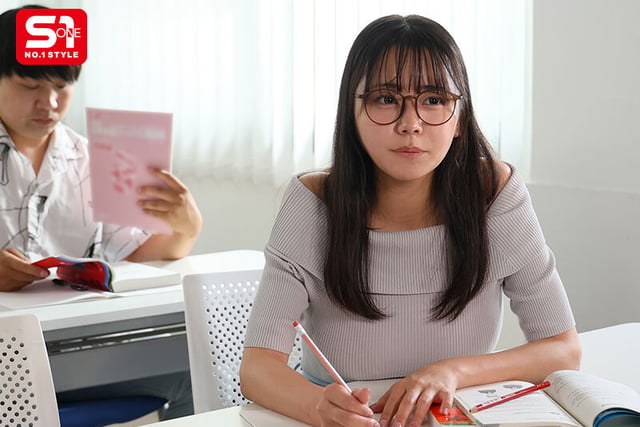 予備校のロリコン講師がまだウブな巨乳生徒に媚薬を塗りたくり、いきなり優秀なキメセク肉オナホに仕上げた一部始終。 田野憂 1