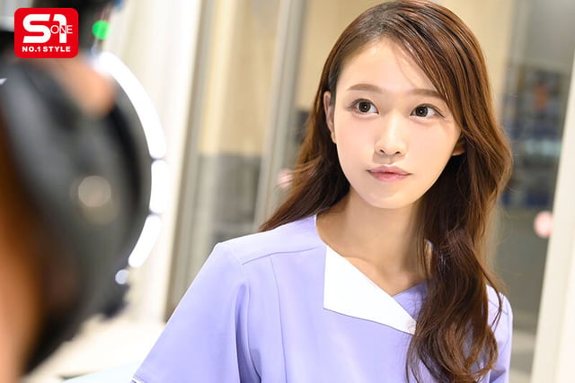強靭な射精依存の暴走チ●ポ達を手厚く受け入れ身体を張った全力健診サポートでトロけるような快感射精へ誘う現役看護師 桜みお 1