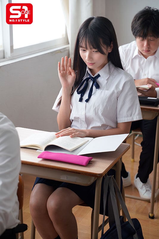 無口で大人しい女生徒なら体中を舐め回しても誰にも言わないんじゃないか?地味な図書委員は担任に舐め犯●れても抵抗できずイキまくる。 榊原萌 3