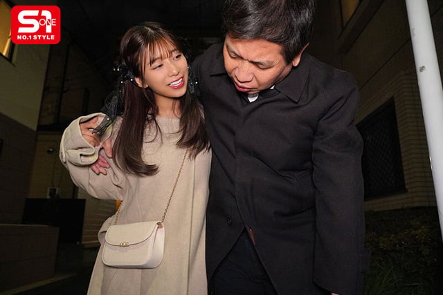 元教え子は僕にベタ惚れ！？ 教師の自宅に勝手に押し掛け 妻にバレる寸前の 【超背徳】乳首舐め手コキ！ 川越にこ 1