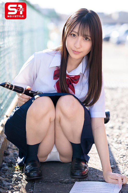 いつも練習熱心でパンチラ気付いてない!吹奏楽部の無防備なあの娘がたまらない! 新木希空 1
