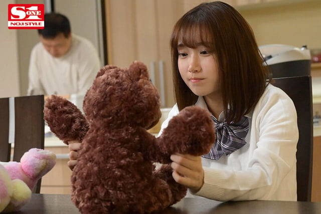 「お風呂はお父さんと一緒がいいもん！」乳だけは大人に実った甘えんぼう連れ子と刺激的すぎる密着バスタイム 安達夕莉 1