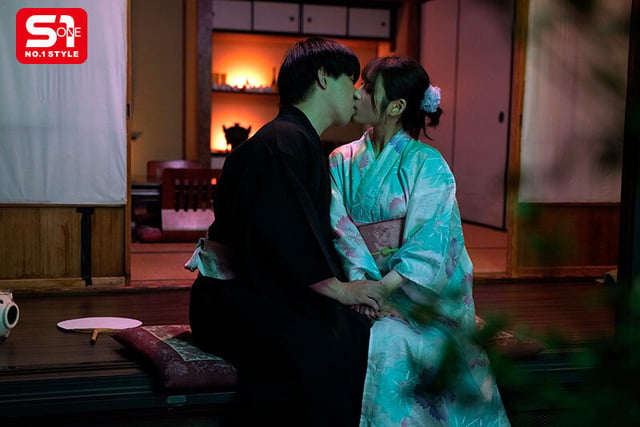 8月26日 花火大会の夜 ずっと両片想いだった僕らは結ばれ 十数年分の’好き’をぶつけ合うように身体を貪り合った 河北彩伽 9