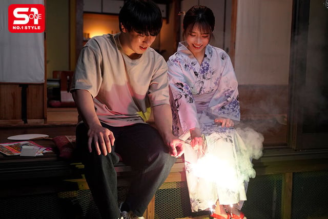 8月26日 花火大会の夜 ずっと両片想いだった僕らは結ばれ 十数年分の’好き’をぶつけ合うように身体を貪り合った 河北彩伽 10