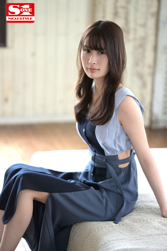 ブッチギリの美貌 伊藤聖夏 スケベな素顔を証明する人生初イキ！初体験3本番スペシャル 1