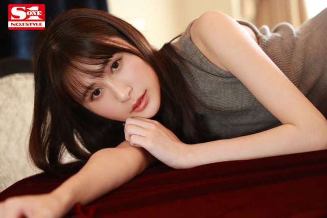 ブッチギリの美貌 伊藤聖夏 スケベな素顔を証明する人生初イキ！初体験3本番スペシャル 6