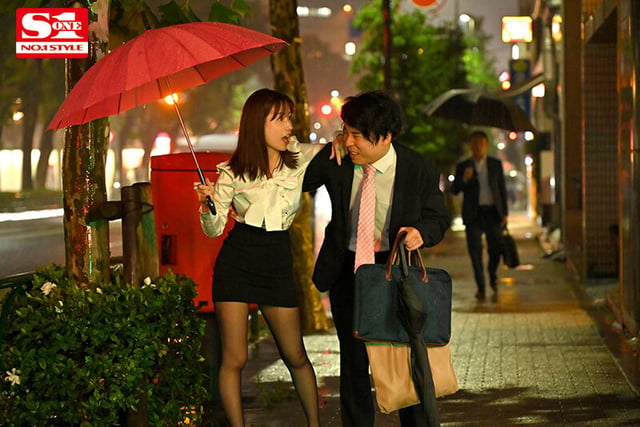 「普段は真面目なのに…」 酔うとキス魔、ハメると失禁、泥●ビショ濡れビッチになっちゃう人妻上司と体液まみれのホテル2次会 奥田咲 1