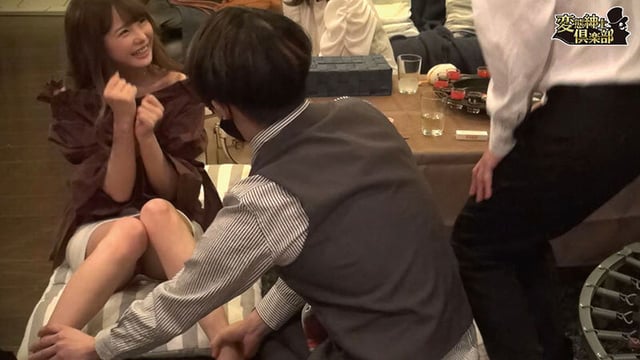 相席居酒屋でナンパした仲良し2人組をお持ち帰り。コソコソHしていると隣の部屋にいるガードの堅い女友達はヤラせてくれるか総集編8時間 VOL.3 12