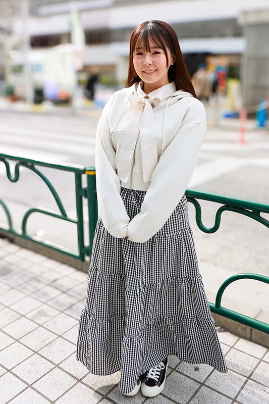 天然桃尻田舎娘のノーパン東京観光～ももなちゃん（ヒップ95cm） 桜庭ももな 1
