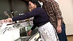 近親相姦 還暦のお母さんに膣中出し 立花さくら63歳 1