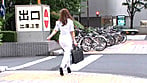 下着が透けている女性のお尻に興奮してしまい、後をつけてみると・・・ 1