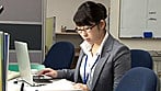 深夜に誰もいないはずの会社に戻ってみると・・・ 1