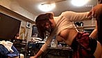 乳首が見え隠れしているセクシーな美容師はヤラせてくれるのか？（3） 14