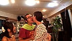 乳首が見え隠れしているセクシーな美容師はヤラせてくれるのか？（3） 21
