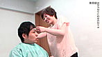 乳首が見え隠れしているセクシーな美容師はヤラせてくれるのか？（4） 8