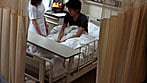 おばさんナースは患者のチ○ポが大好物!? 2