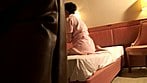 内緒でヤラしてくれるのは誰だ！ガードの固い人妻マッサージ嬢 拒みつつも全身ビクビクでイキまくり！中出し 14