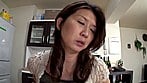 ご無沙汰熟女が我慢出来ずに身近なチ○ポで性欲解消 6