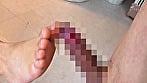 マキシスカートを捲り上げスラリとした白い足を見せつけ足コキするお姉さま 13