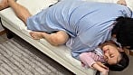 精液検査で看護師さんと2人きり 患者(新婚の夫)が勃ちが悪いフリして射精採取のお手伝いを依頼したら・・・ 2 11