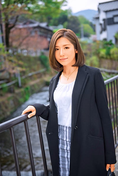 今夜妻が浮気します 3 人妻夜這いツアー 旦那にヒミツの旅路の果て、背徳が織り成す、びしょ濡れの一頁･･･ 全10人5時間