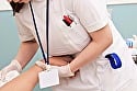 ワザと手コキのような陰部洗浄で暴発させて青年患者を虜にするおばさん看護師 3
