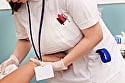 ワザと手コキのような陰部洗浄で暴発させて青年患者を虜にするおばさん看護師 色っぽい巨乳看護師さん 4