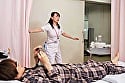 ワザと手コキのような陰部洗浄で暴発させて青年患者を虜にするおばさん看護師 アラフィフ美人看護師さん 3