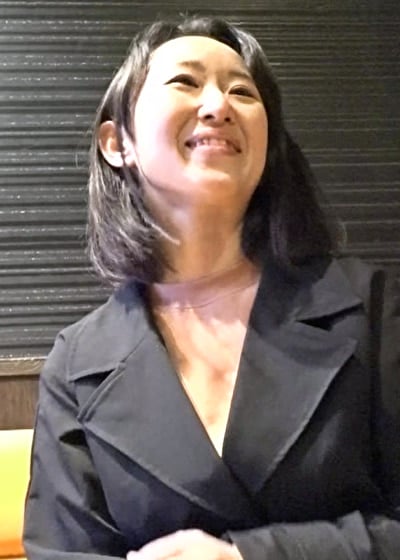 SNSの裏垢でオマ●コおっぴろげ写真を投稿していた保育士さんにSEX強要!(2)~色白巨乳妻・ほたる先生32歳
