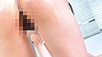 「愛し合う夫婦が残したいメモリアルヌードフォト」と題された雑誌の特集だと妻を騙し、絶倫チ○ポ男と素肌密着偽撮影会で寝取られ検証!!VOL.4 旦那よりも若くてカチカチに反り返ったチ○ポがマ○コまで1cmに超接近して奥さん急激欲情!?旦那が近くにいるにも関わらず生中出し!!13発 10